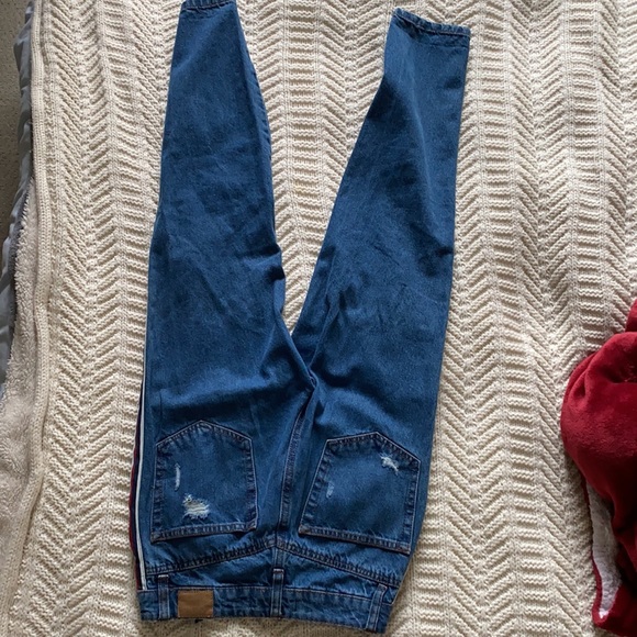 High Rise Mom Jeans - Picture 5 of 6